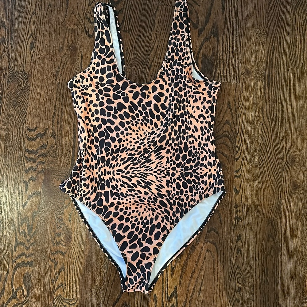 Woman’s boo-hoo, one piece, leopard print swimsuit